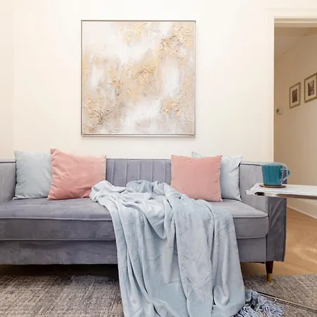 City Centre Modern Flat For 2 Adults And 1 Child Edinburgh