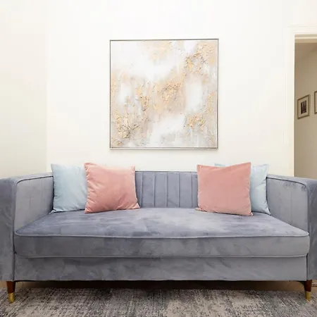 City Centre Modern Flat For 2 Adults And 1 Child
