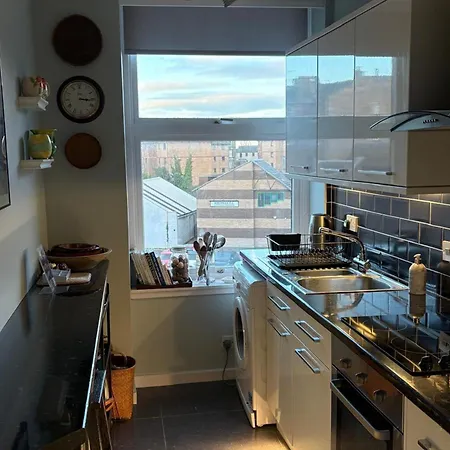 Stunning 1bd Flat In Centre - Pass The Keys Edinburgh