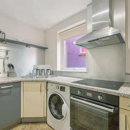 Apartmanhotel Holyrood 4*