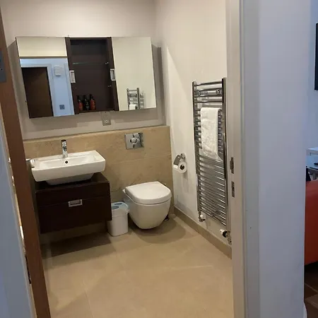 Spacious One Bed Quartermile With Breathtaking Park Views - V شقة *