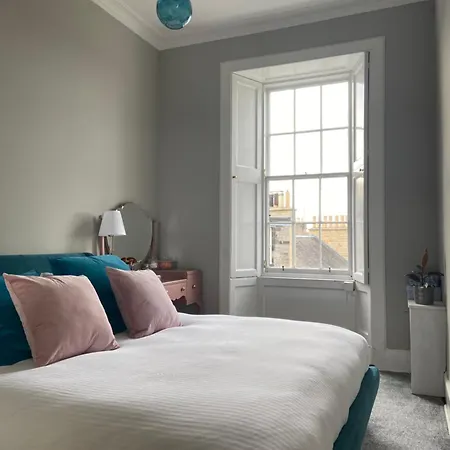 Spacious Georgian In Centre *