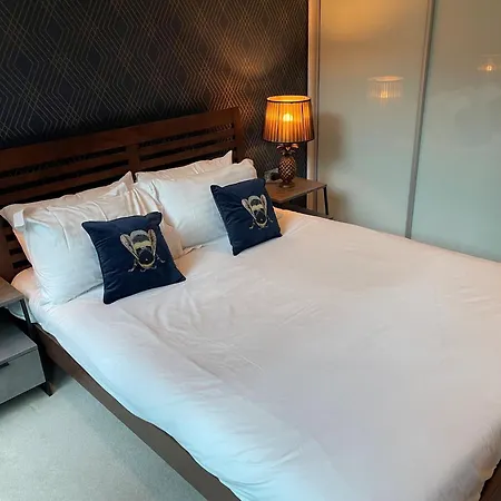 Very Centrally Located Chic One Bed Quartermile *