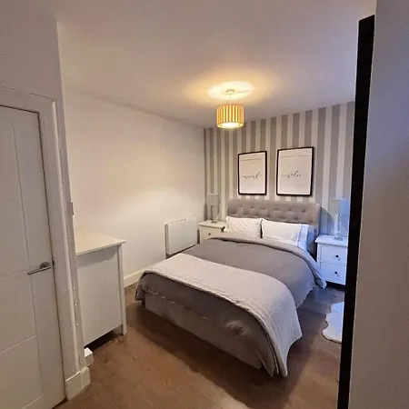 The Gardners In Centre With Parking * Edinburgh