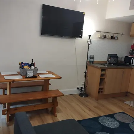 Central Flat Sleep 6 Minutes From Old Town Apartment *