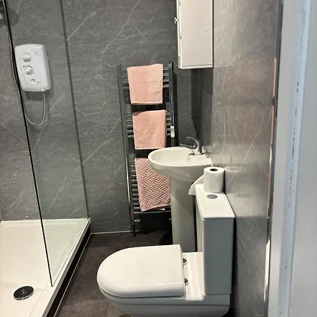 Centre 2- 3 Bedroom Apartment Edinburgh