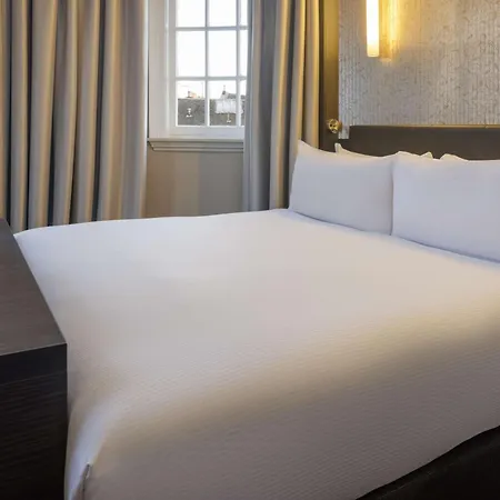 Doubletree By Hilton Centre Hotel