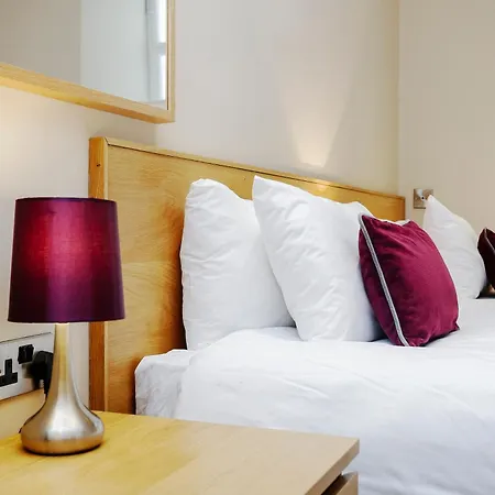 Large 3 Bed 3 Bath - New Town *