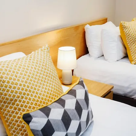 Large 3 Bed 3 Bath - New Town Apartment Edinburgh