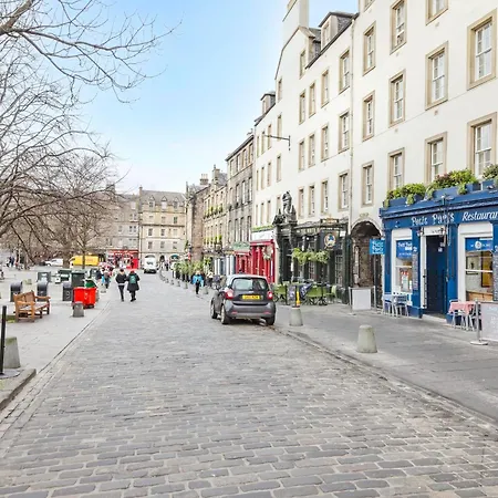 Daire Argyl - Grassmarket