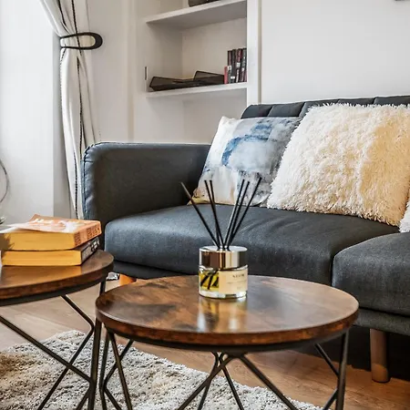 Cozy 2 Bed With Great View - Parking Apartmán