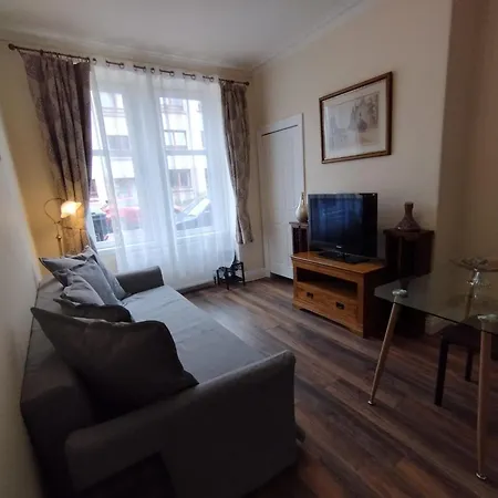 2 Bed Flat Old Town Apartment *