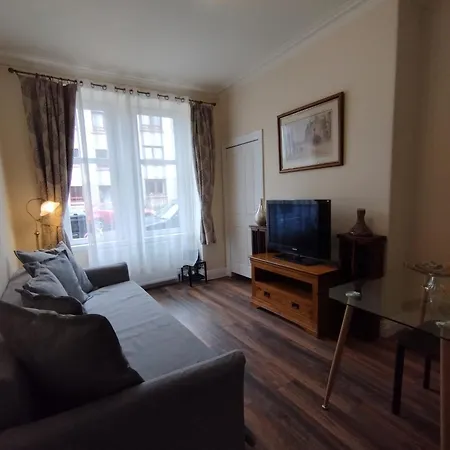 2 Bed Flat Old Town *