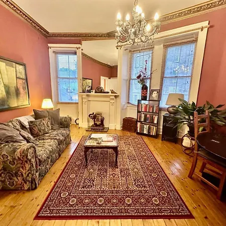 Unique Cozy Nest For 2, Old Town Apartman Edinburgh