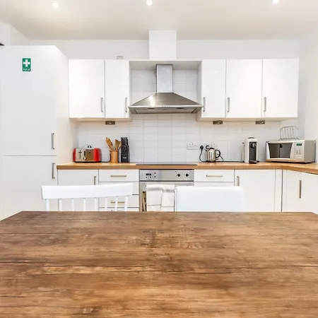 Beautiful Designer 2 Bed 2 Bath Old Town - Parking Эдинбург