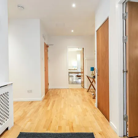 Апартаменты Beautiful Designer 2 Bed 2 Bath Old Town - Parking *