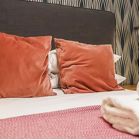 Апартаменты Beautiful Designer 2 Bed 2 Bath Old Town - Parking