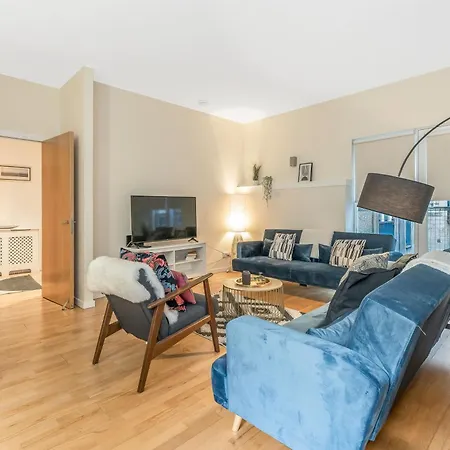 Апартаменты Beautiful Designer 2 Bed 2 Bath Old Town - Parking *