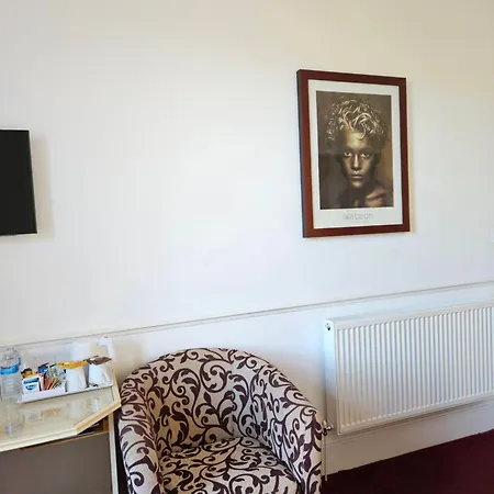 Highfield Pensión 4*