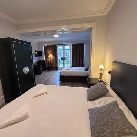 No6 West Coates 3* エディンバラ