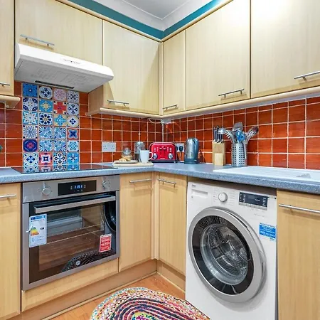 Gorgeous Centre Pad, 2 Bedrooms