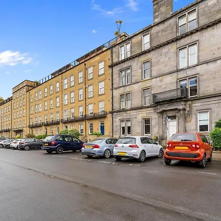 Gorgeous Centre Pad, 2 Bedrooms