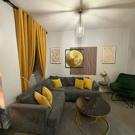 Two Bedroom Apartment-central Edinburgh-old Town-licensed شقة *