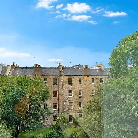 Apartamento Bright And Spacious Flat Overlooking The Meadows Edimburgo