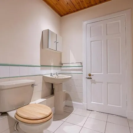 Lejlighed In Excellent Centre Location *