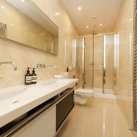 아파트 Prestigious Townhouse Close To Princes Street *