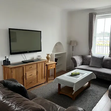 4 Bed Near Airport 펜션 *