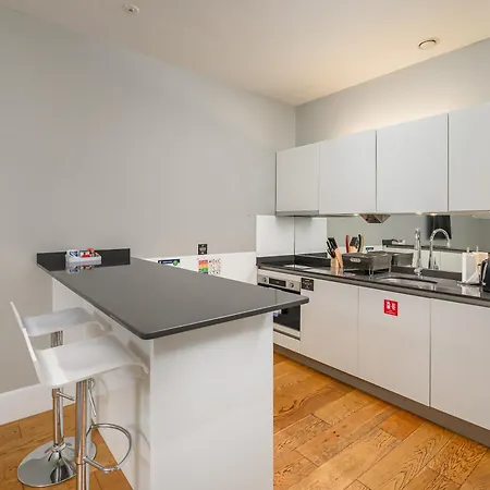 デスティニー スコットランド - セントアンドリュー スクエア * エディンバラ