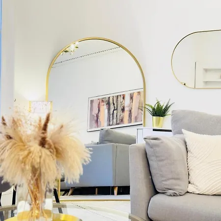 Deluxe Centre * Edinburgh