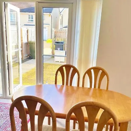 Semesterbostad Newbuild - 3 Bedrooms, 2 Baths,5 Mins From Airport *