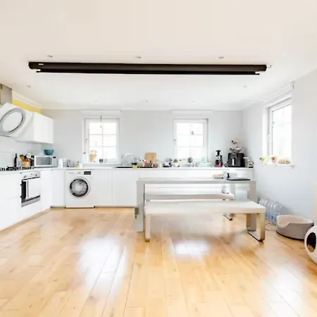 Privatunterkunft Double With Private Bathroom And Parking In 2 Bedroom Shared Flat Edinburgh