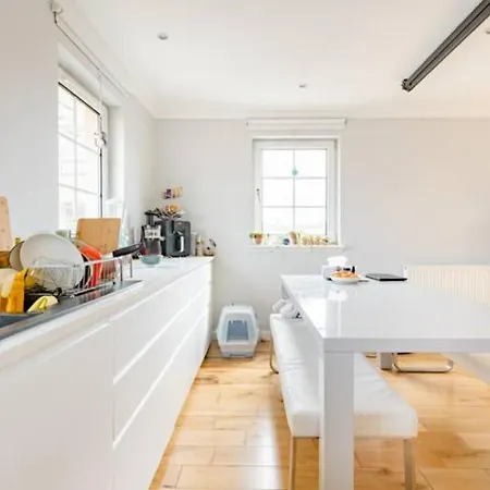 Double With Private Bathroom And Parking In 2 Bedroom Shared Flat Privatunterkunft Edinburgh