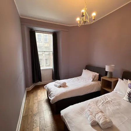 John Knox's On Edinburgh's Royal Mile Apartman *