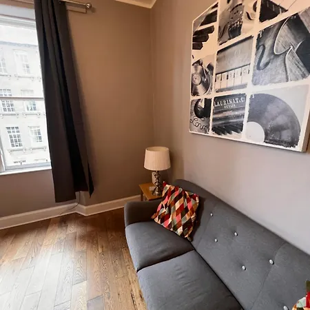 John Knox's On Edinburgh's Royal Mile Apartman