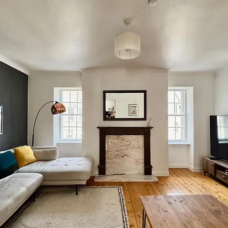 Victoria Street - 2br Old Town Get Away! Perfect Location Next To Castle شقة *