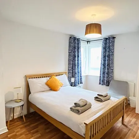 Spacious Near Royal Mile With Free Parking, Lift And Sunny Balcony * Edynburg