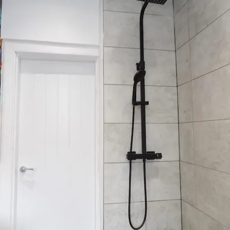 شقة Stewart Terrace Ground Floor Flat With Patio And Hot Tub Near Murrayfield Stadium إدنبرة
