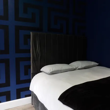 Stewart Terrace Ground Floor Flat With Patio And Hot Tub Near Murrayfield Stadium شقة