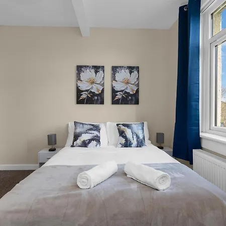 Daire 2 Bedroom In With 2 Free Parking Spaces *