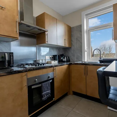 Daire 2 Bedroom In With 2 Free Parking Spaces *