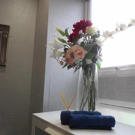 Convenience, Calm Comfort-- A Stylish One-bedroom Retreat Just 3 Stops From The Heart Of The *