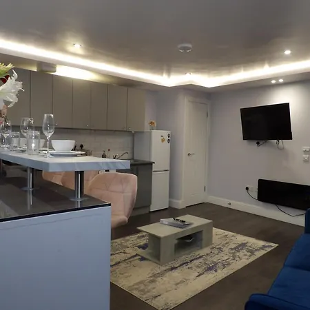 Convenience, Calm Comfort-- A Stylish One-bedroom Retreat Just 3 Stops From The Heart Of The *