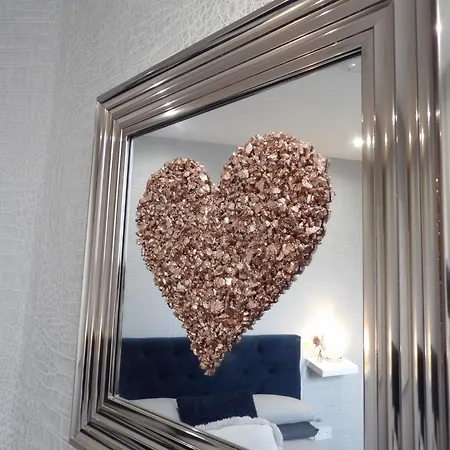 Convenience, Calm Comfort-- A Stylish One-bedroom Retreat Just 3 Stops From The Heart Of The *