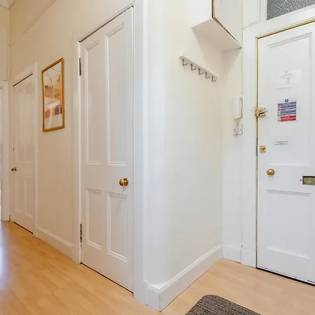 Delightful Ground Floor Newington Flat Edinburgh