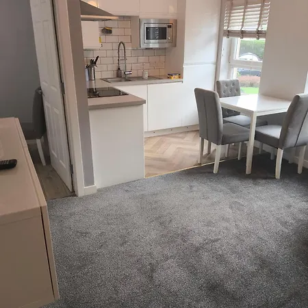 Апартаменты Flat With Double Sized Bed