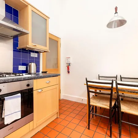 Joivy Charming Flat Near St Giles אדינבורו